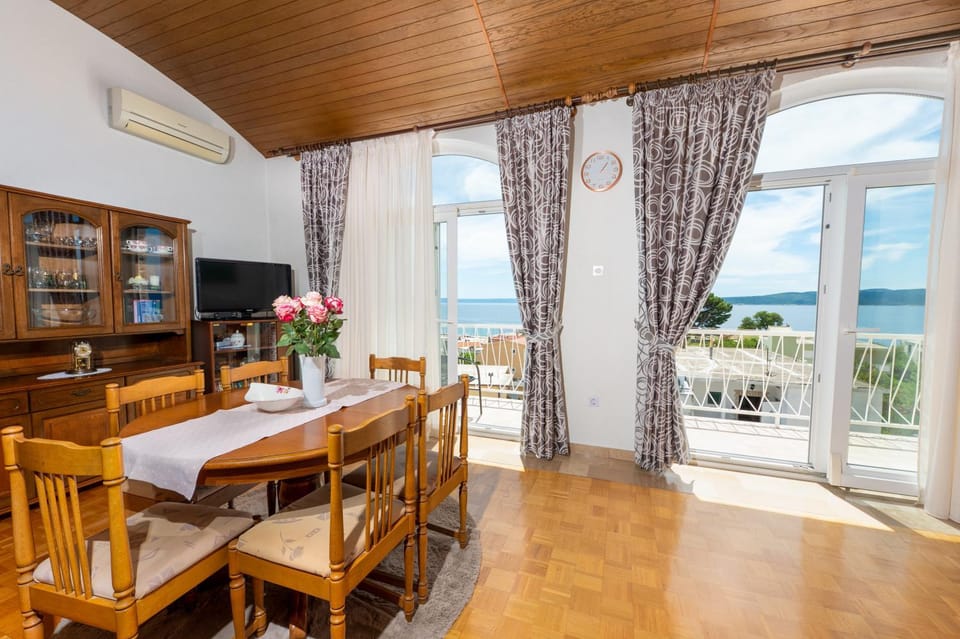 TV and multimedia, Living room, Seating area, Sea view, air conditioner