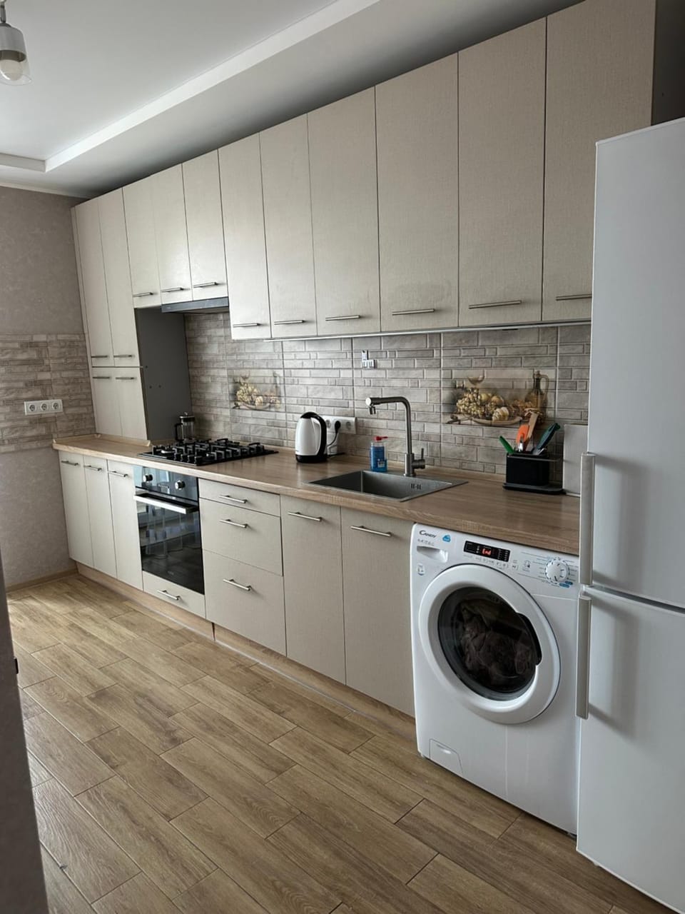 Coffee/tea facilities, oven, stove, washing machine