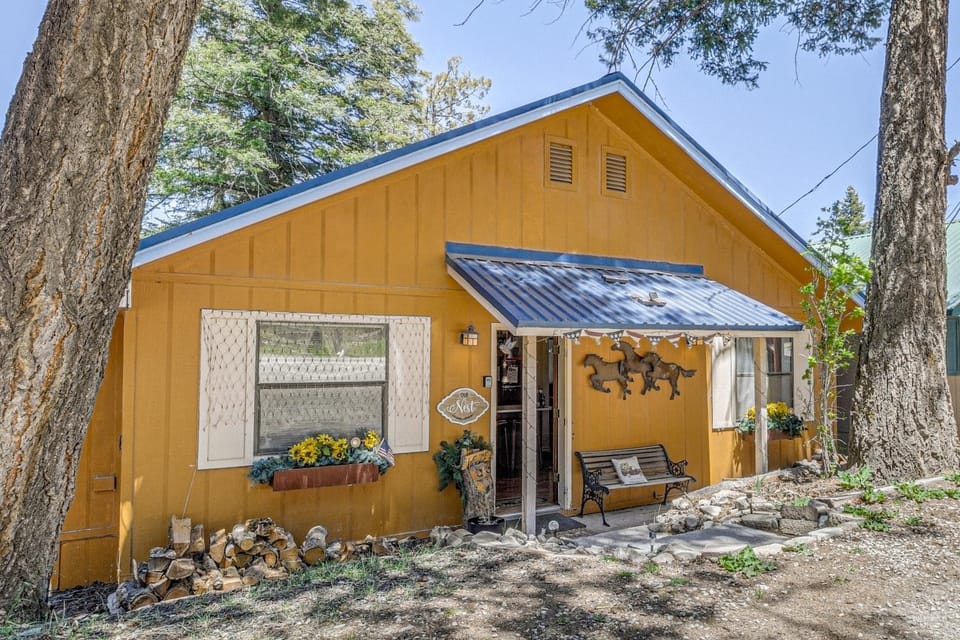 Walk to Dtwn Cloudcroft! Cozy Mtn Cabin w/ Hot Tub Cabin in Cloudcroft