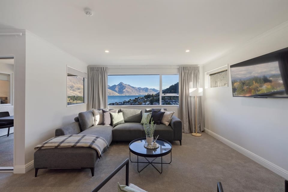 8/7 Anderson Heights Apartment in Queenstown