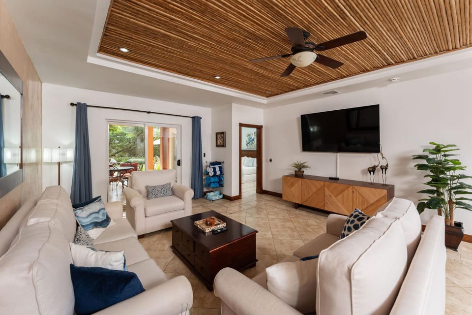 Amazing Beachfront Condo in Playa Langosta House in Playa Langosta