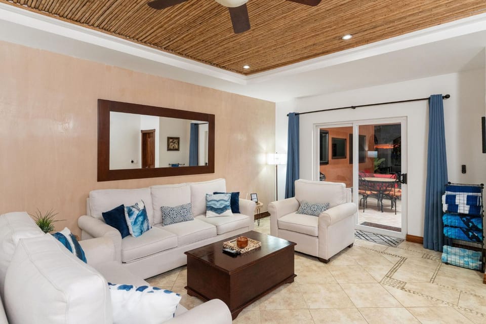 Amazing Beachfront Condo in Playa Langosta House in Playa Langosta