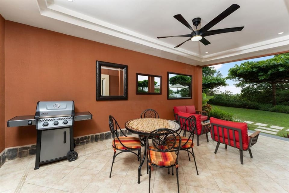Amazing Beachfront Condo in Playa Langosta House in Playa Langosta