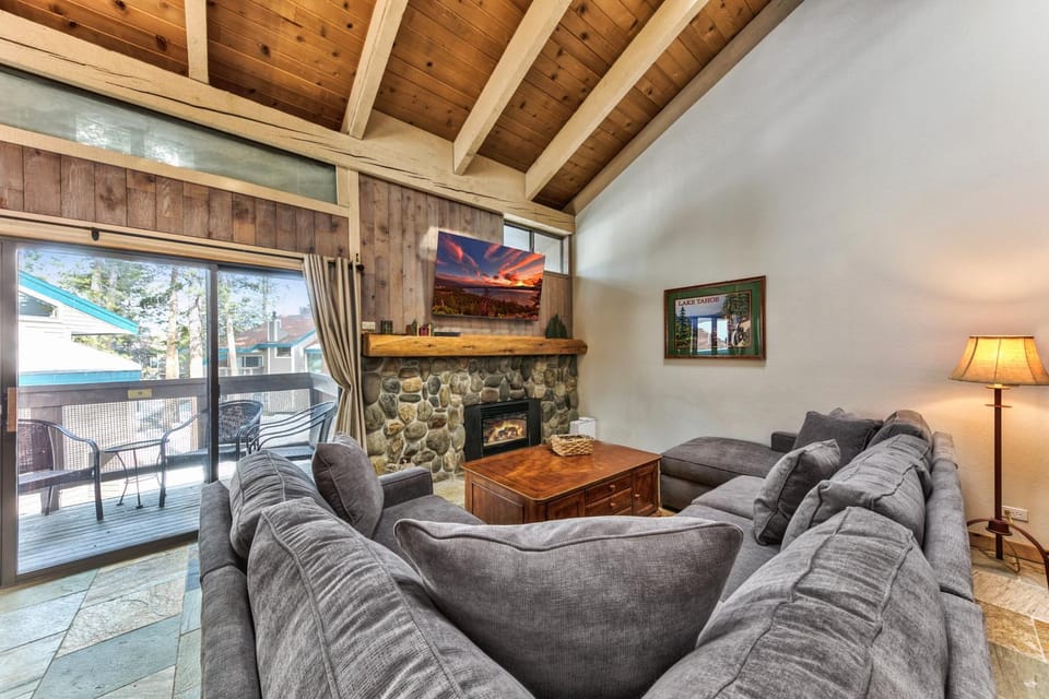 TV and multimedia, Balcony/Terrace, Living room, Seating area, fireplace, furniture