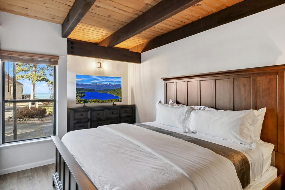 Bed, TV and multimedia, Bedroom, furniture