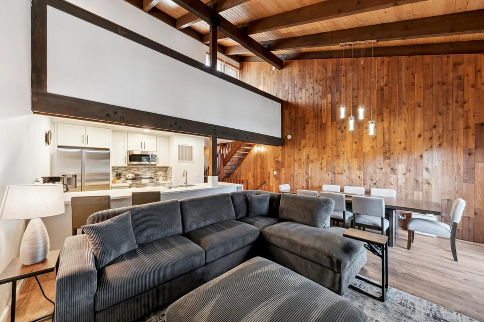 Kitchen or kitchenette, Living room, Seating area, Dining area, furniture