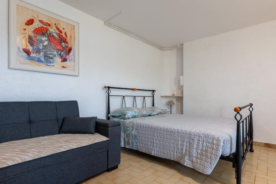 Property building, Living room, Bedroom