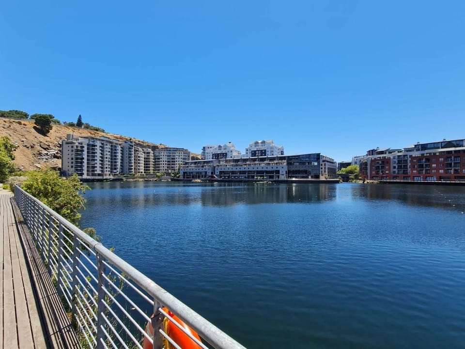 Waterfront Deco apartment 2 sleeper lake views Apartment in Cape Town