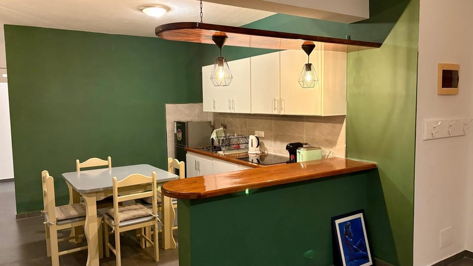 Coffee/tea facilities, Dining area, oven