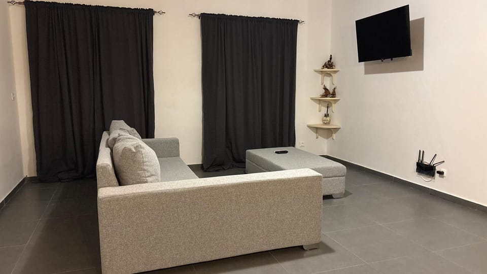Communal lounge/ TV room, TV and multimedia, Living room, Seating area, Evening entertainment