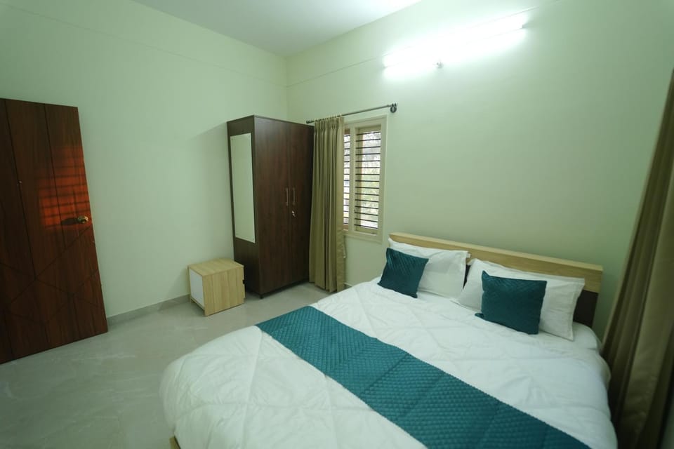 Bed, Photo of the whole room, Bedroom, wardrobe