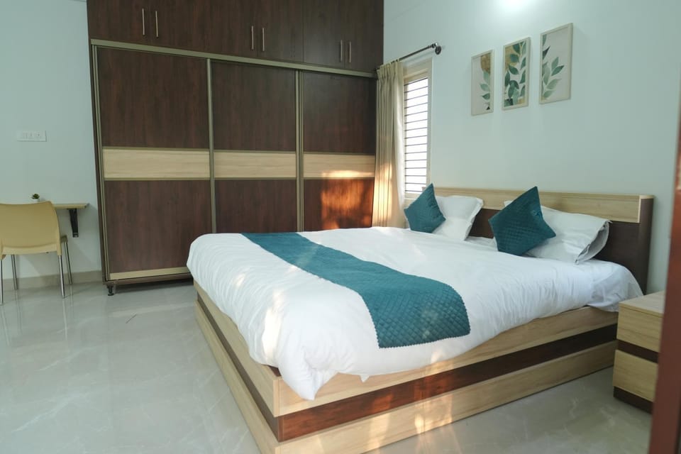 Bed, Photo of the whole room, Bedroom
