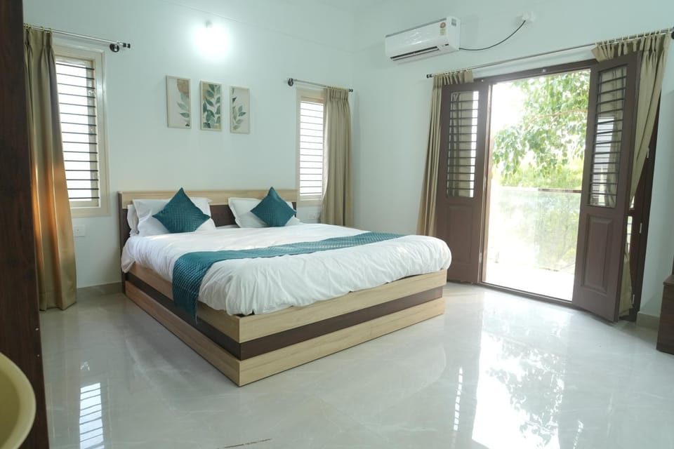 Photo of the whole room, Bedroom, fireplace