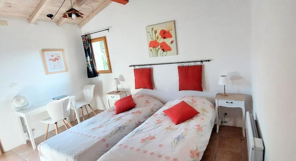 Bed, Photo of the whole room