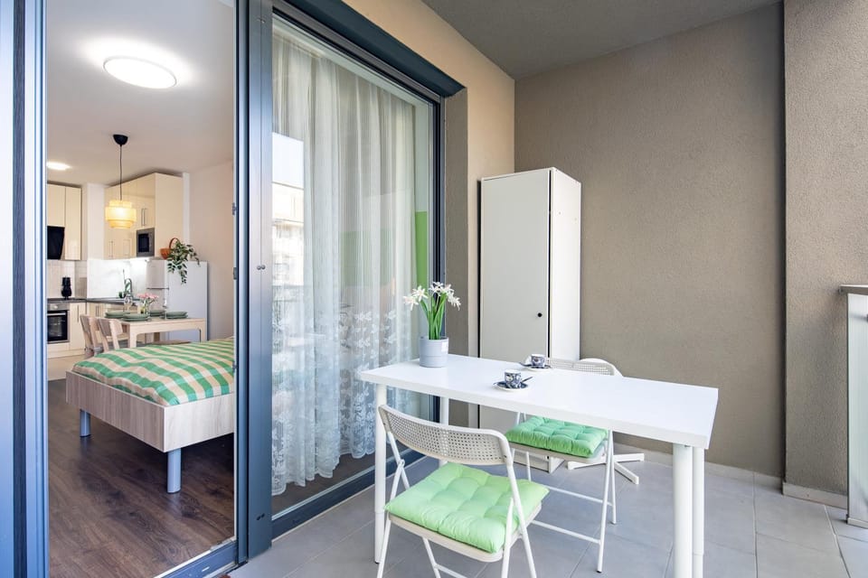 Central - Balcony - NEW and Comfy Apartment in Budapest