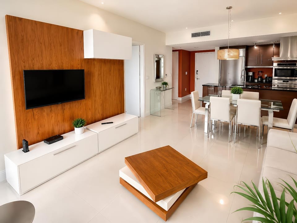 TV and multimedia, Living room, Seating area, Dining area