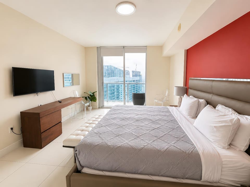 Bed, TV and multimedia, Bedroom