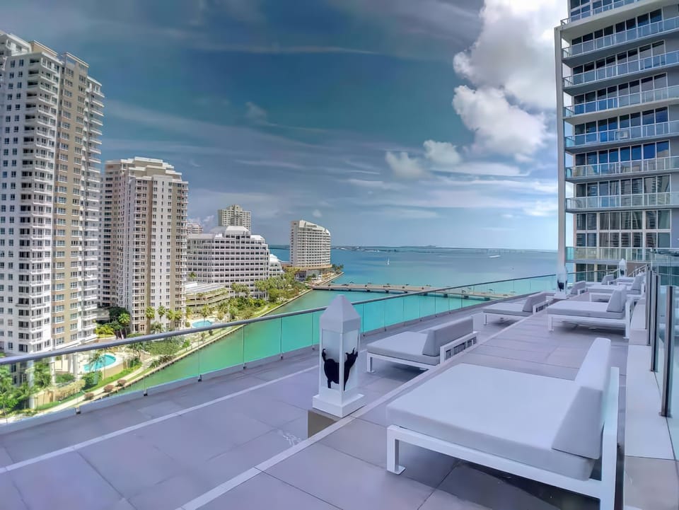 Incredible 1 Bed Apt 43rd Floor at Icon Brickell Apartment in Brickell
