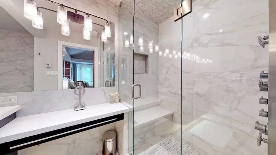 Luxury Private Room with Garden View - Newmarket, Ontario Bed and Breakfast in Newmarket
