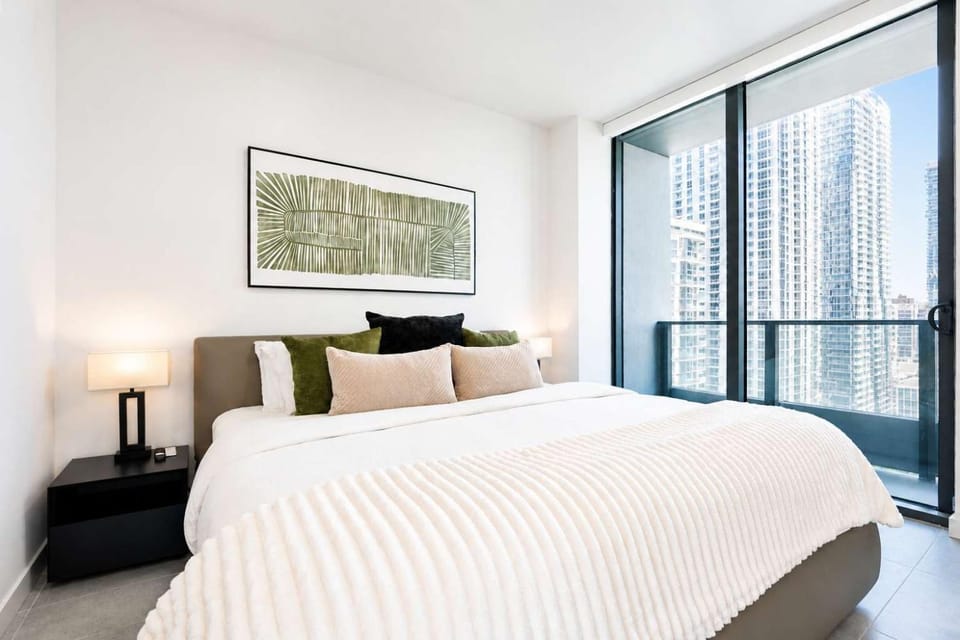 Modern Downtown 2BR Corner with Bay Views House in Miami