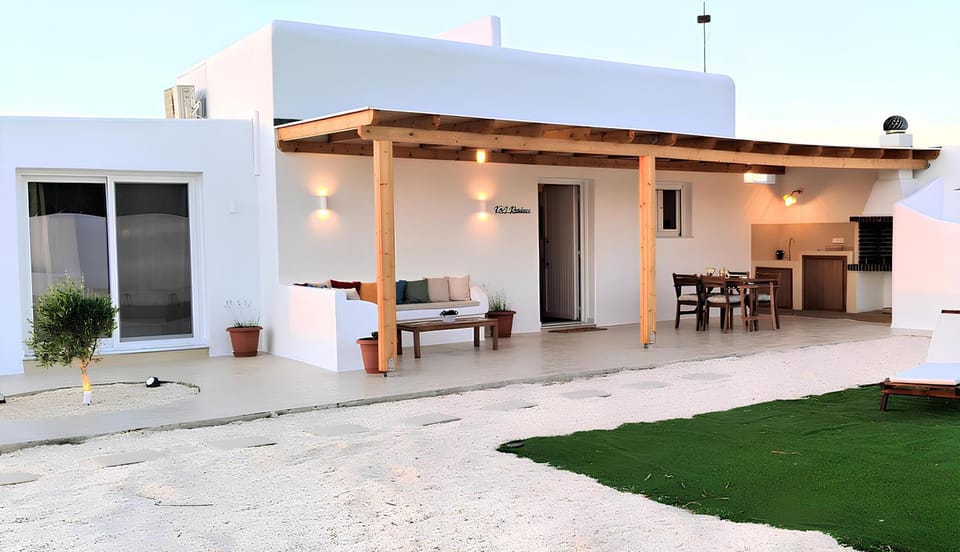Property building, Patio, Dining area