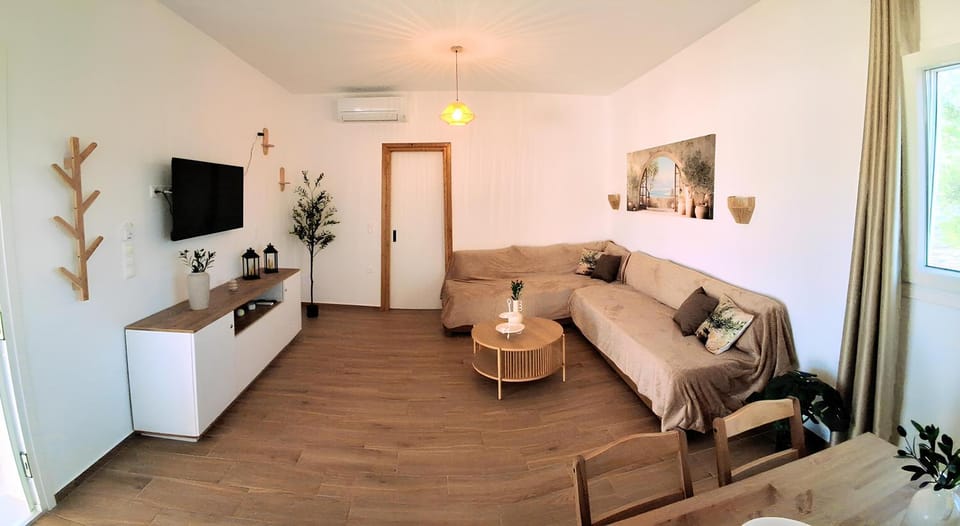TV and multimedia, Living room, Seating area, air conditioner