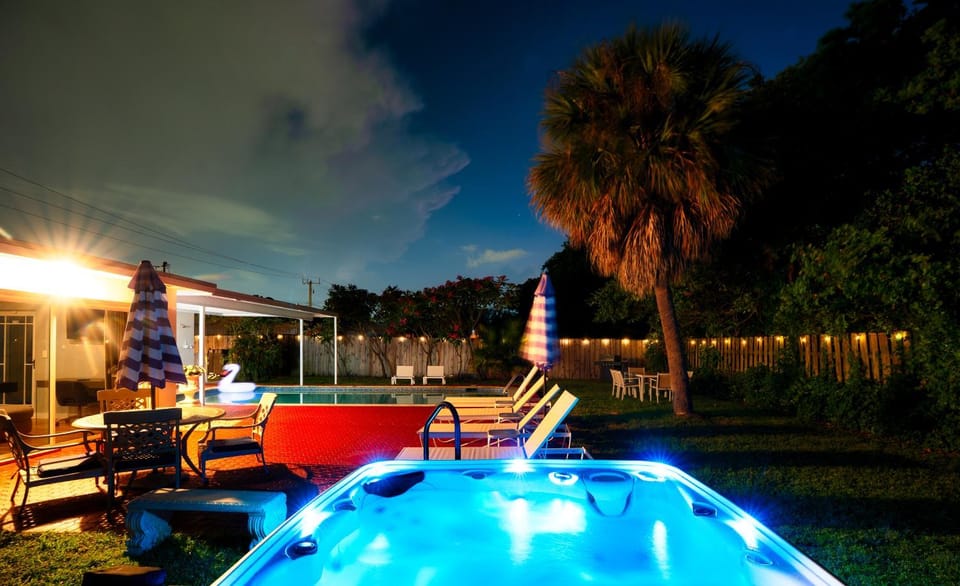 Night, Garden, Garden view, Pool view, Swimming pool, sunbed