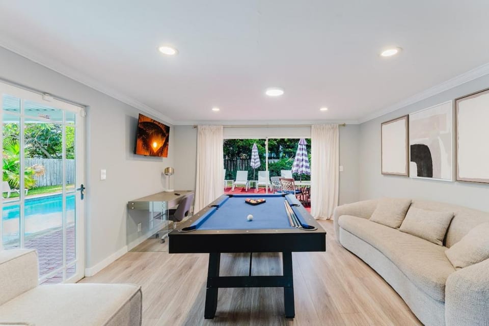 Billiard, Game Room, Seating area