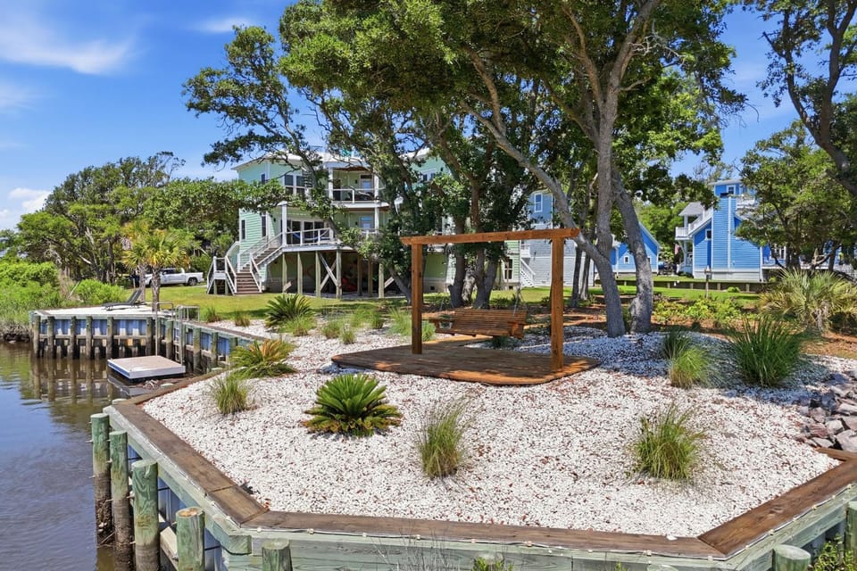 Sea The Pointe by Oak Island Accommodations House in Oak Island