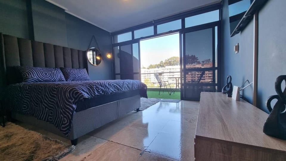 Tranquil Executive Apartment with Lake Views in Cape Town Apartment in Cape Town