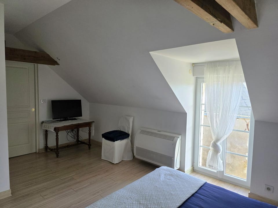 TV and multimedia, Bedroom, air conditioner