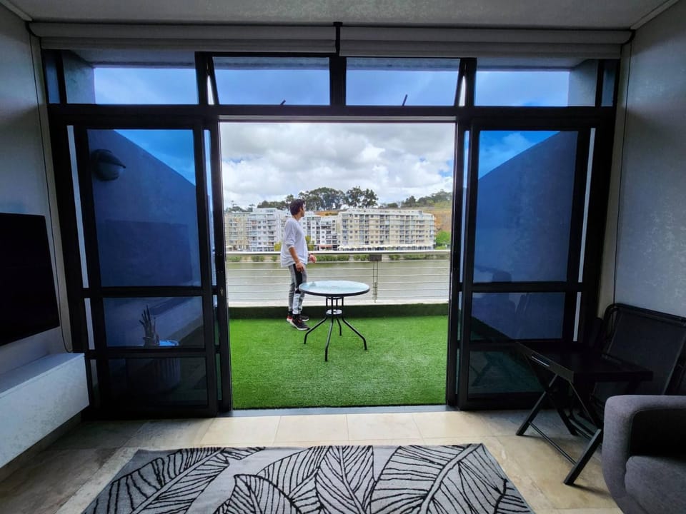 Modern sleeps 2 apartment waterfall views Apartment in Cape Town