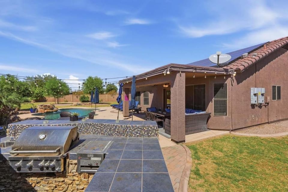 Spacious House with Heated Pool Near Peoria Sports Complex Apartment in Sun City
