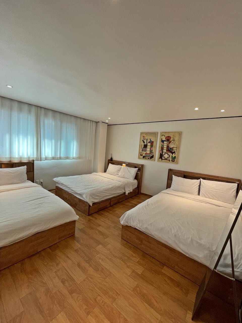 Spacious Hongdae Home 3BR 6 Queen Beds Villa in Seoul