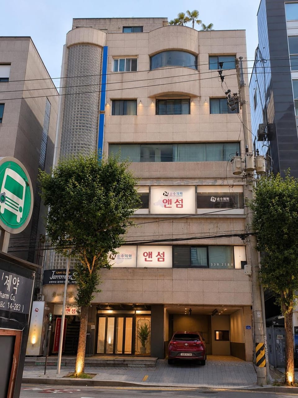 Spacious Hongdae Home 3BR 6 Queen Beds Villa in Seoul