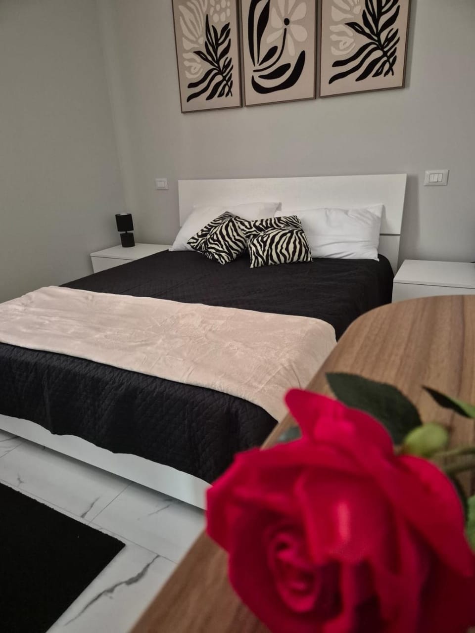 Bed, Photo of the whole room, Decorative detail, Bedroom