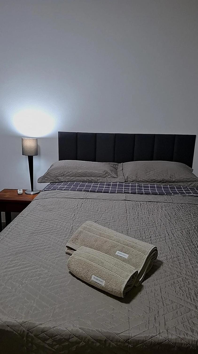 Bed, towels