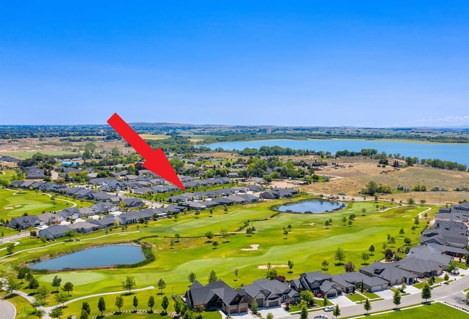 Port Blue near lake and golf House in Nampa