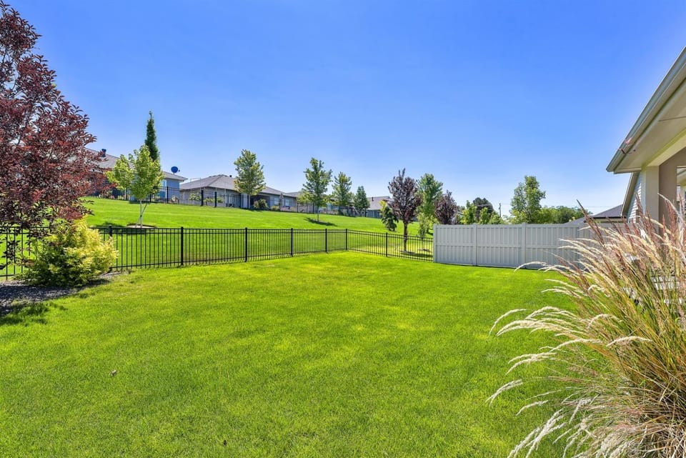 Port Blue near lake and golf House in Nampa