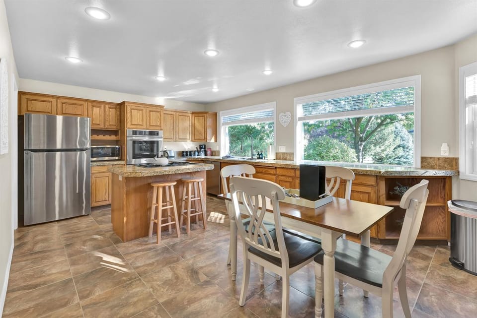 The Promenade Luxury Home and Yard House in Eagle