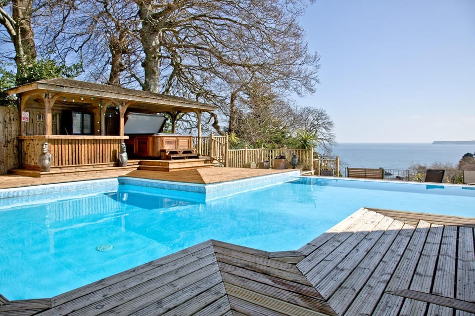 Hot Tub, Swimming pool