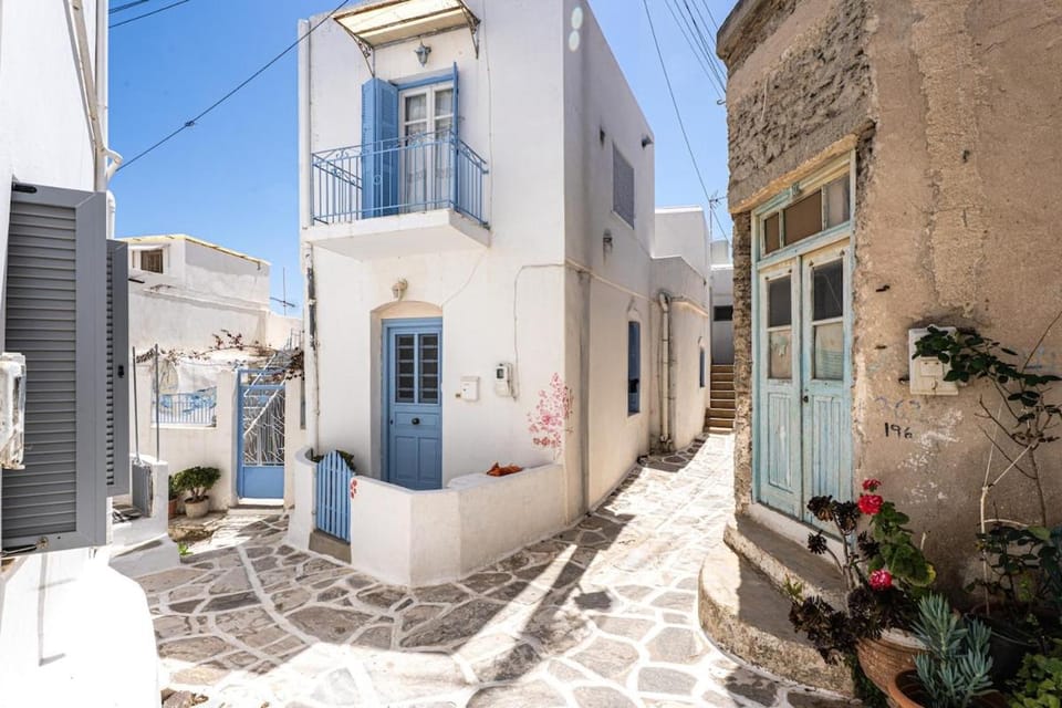 Traditional Art House in Lefkes by MPS - 1st Floor Apartment in Paros, Greece