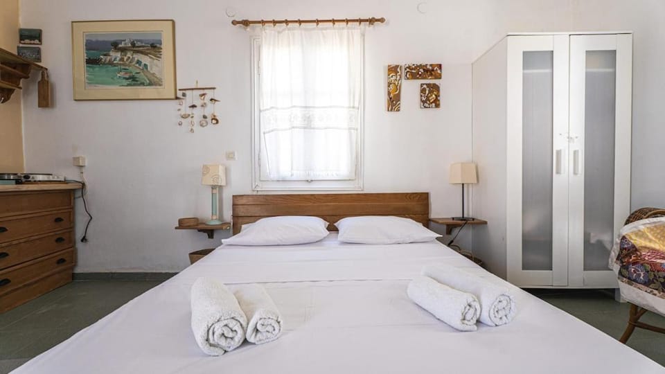 Traditional Art House in Lefkes by MPS - 1st Floor Apartment in Paros, Greece