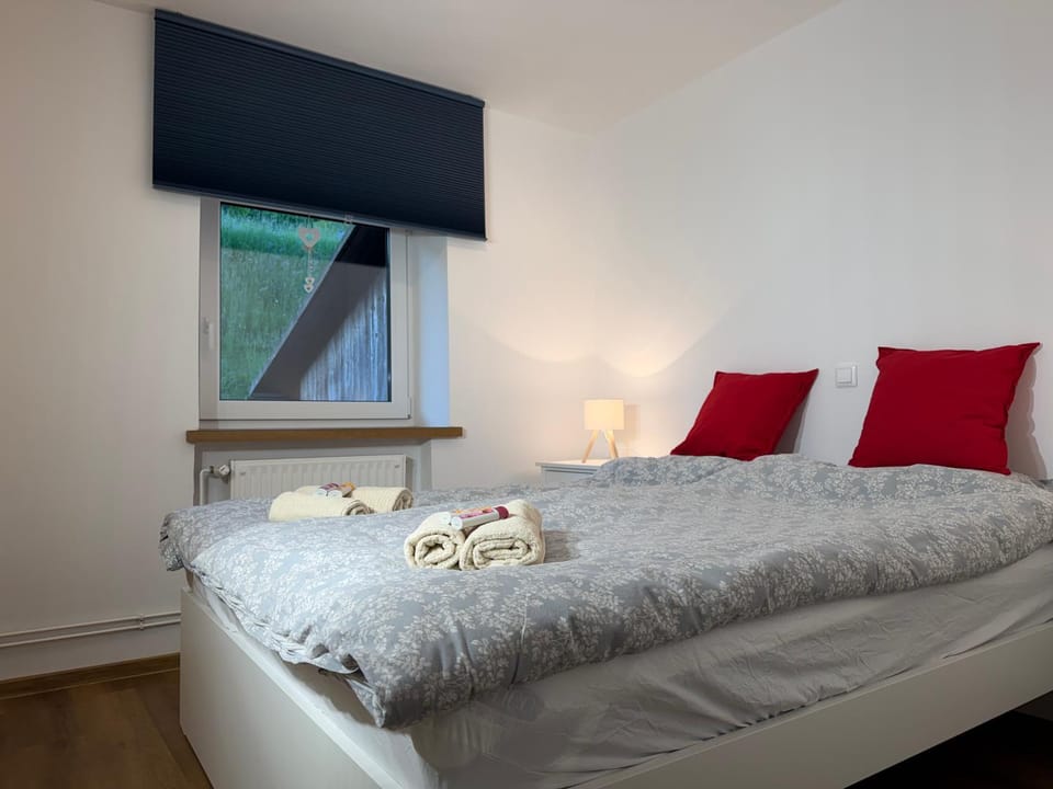 Bed, Photo of the whole room, Bedroom, towels