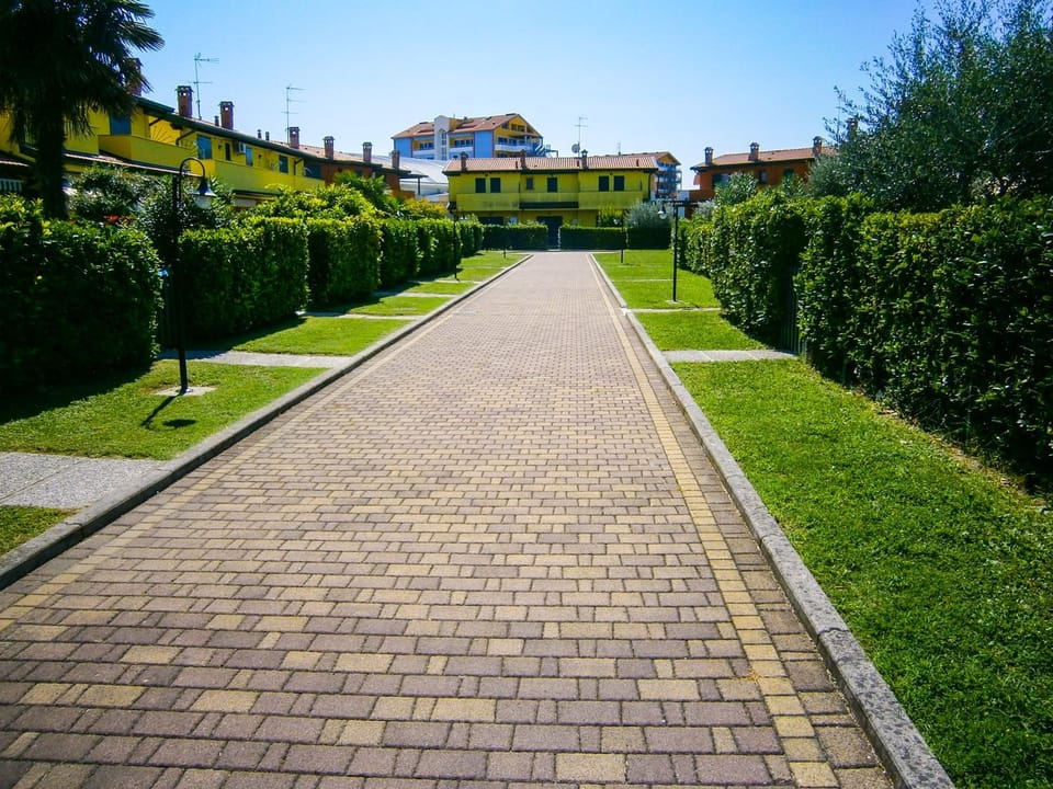 Facade/entrance, Garden