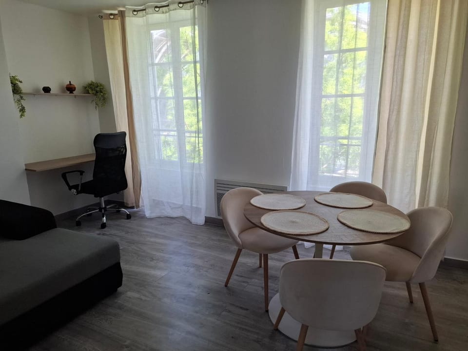 Living room, Seating area, Dining area