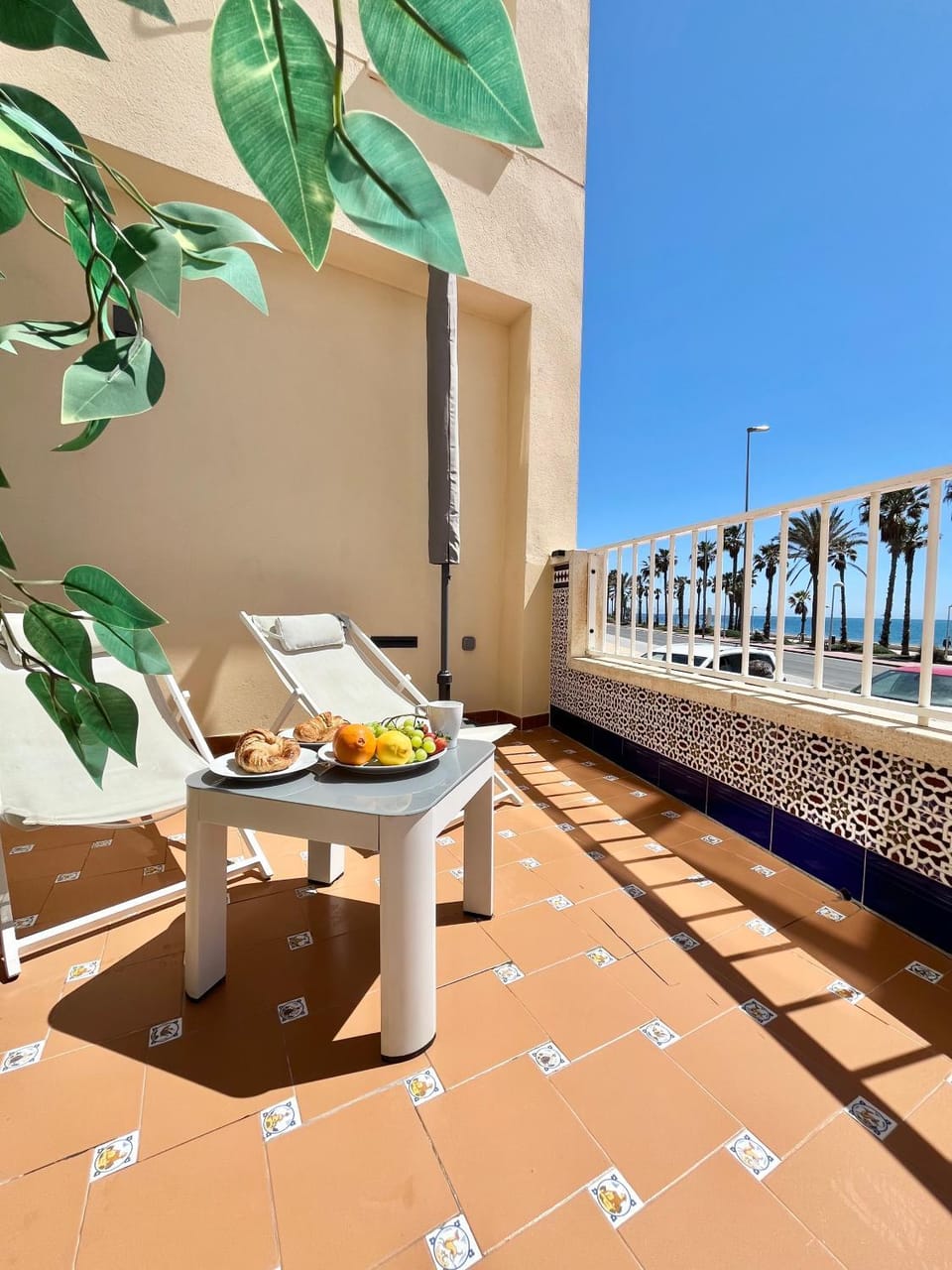 Day, Natural landscape, View (from property/room), Balcony/Terrace, Food and drinks, Dining area, Food, Sea view, sunbed