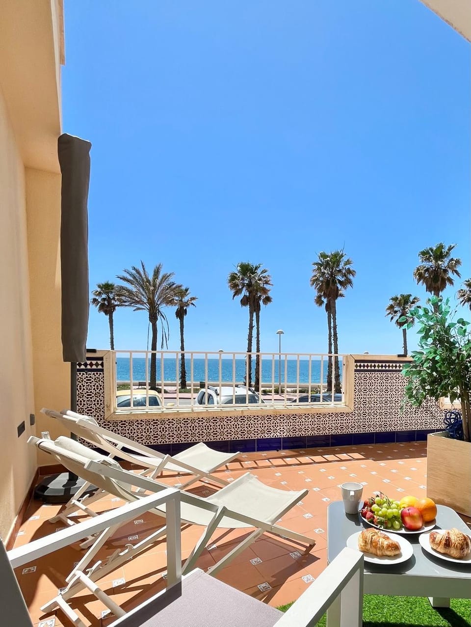 Day, Natural landscape, View (from property/room), Balcony/Terrace, Beach, Food, Sea view, sunbed