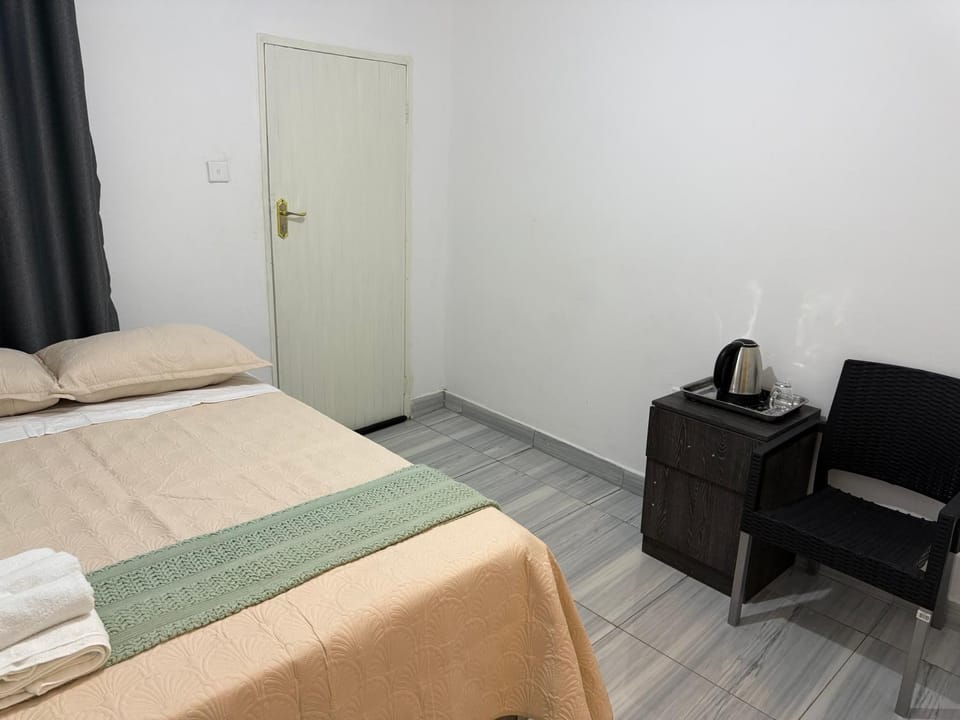Bed, TV and multimedia, Photo of the whole room, Seating area