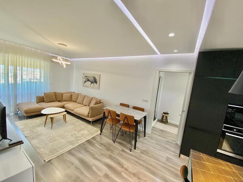 Communal lounge/ TV room, TV and multimedia, Living room, Photo of the whole room, Dining area, Dinner, Dinner